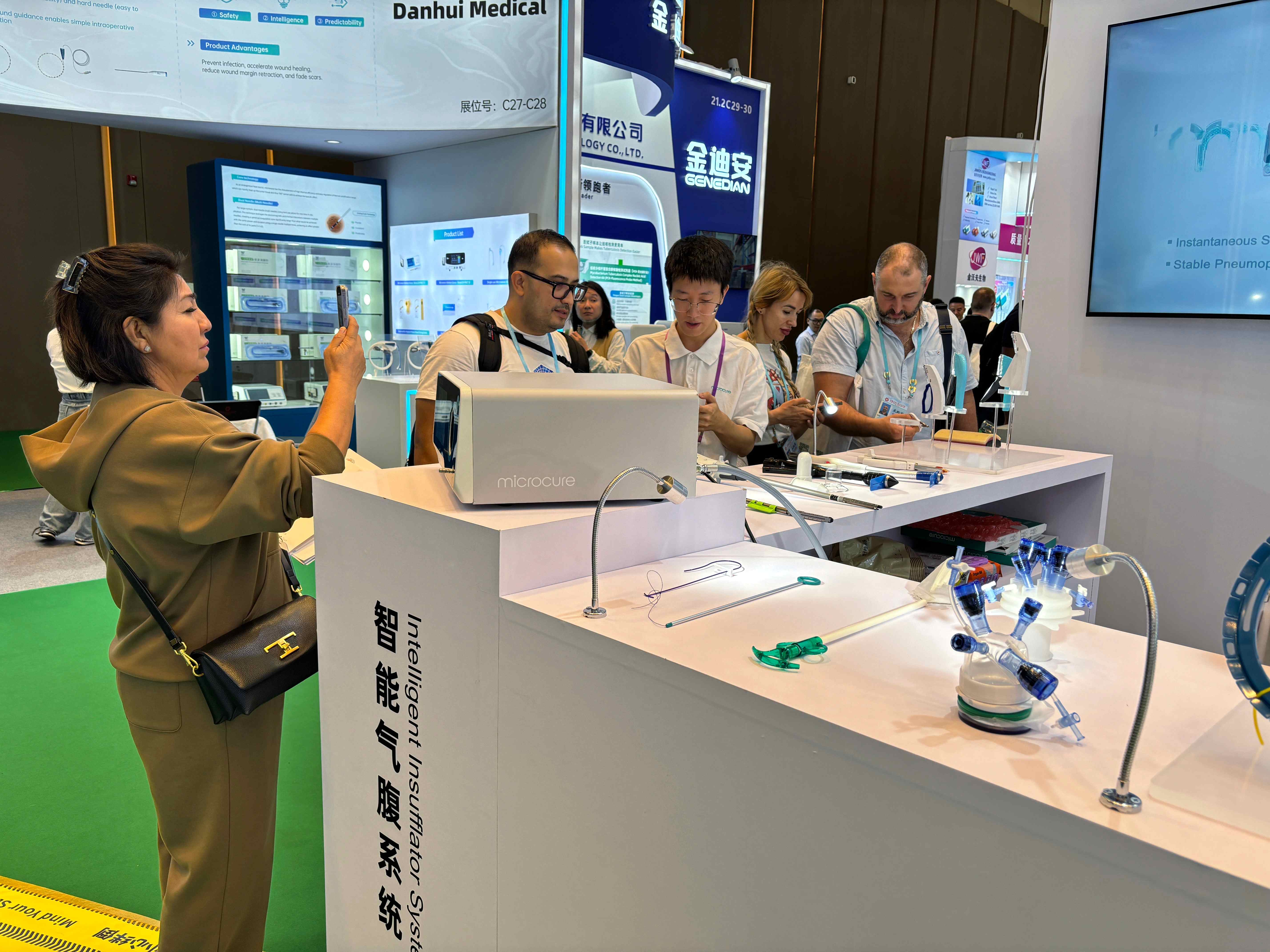 1761983374348042.jpg 广交会2(1).jpg